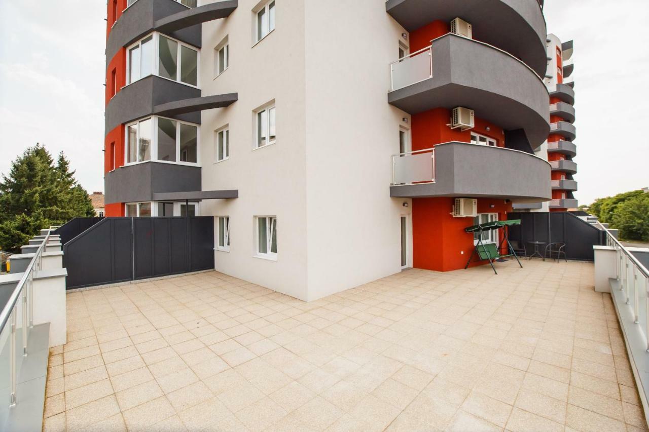 Spacious&Bright 2 bedroom Central Apartment Oradea Exterior foto